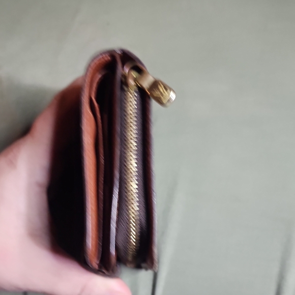 Louis Vuitton Monogram Wallet - Picture 5 of 8